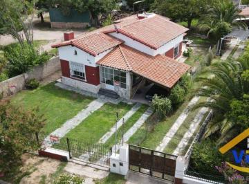 Casa de 7 ambientes, Valle Hermoso · Casa en Venta C/ Cochera en Valle Hermoso