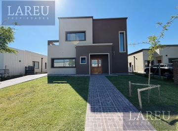 Casa · 221m² · 6 Ambientes · Casa en San Pablo