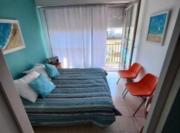 Departamento · 38m² · 2 Ambientes · 2 Ambientes a La Calle con Balcon Estudiantes