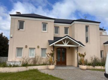 Casa · 221m² · 5 Ambientes · 1 Cochera · Alquiler Casa en San Matias Al Agua