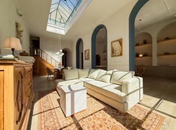 Casa · 205m² · 9 Ambientes · 1 Cochera · Casa en Venta 4 Dorm. con Pileta