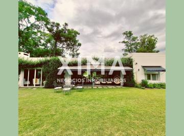 Casa · 380m² · 3 Dormitorios · 2 Cocheras · Casa en Venta Finca La Montaña