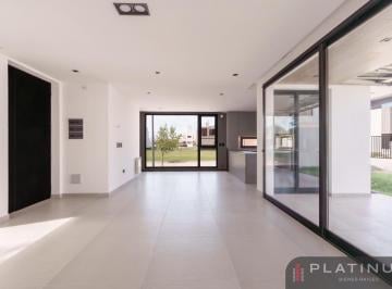 Casa · 170m² · 6 Ambientes · 2 Cocheras · Duplex de Categoría en Venta de 3 Dorm. - Campo Chico