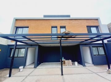 Casa · 127m² · 4 Ambientes · 1 Cochera · Venta Duplex 3 Dorm. en Manantiales
