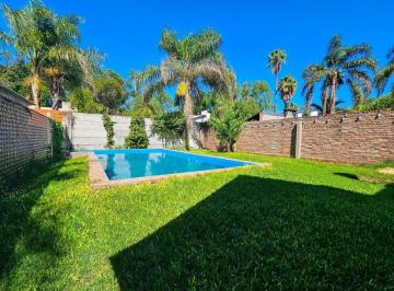 Casa · 120m² · 6 Ambientes · Venta - Casa 4 Dorm. - Funes - Facilidades