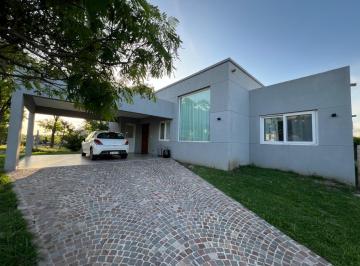 Casa · 180m² · 4 Ambientes · 2 Cocheras · Casa en Venta 3 Dorm. Santa Guadalupe Pilar del Este