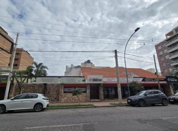 Casa · 400m² · 7 Ambientes · 1 Cochera · Propiedad Unica, Uso Comercial