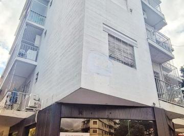 Local comercial · 110m² · Local en Esquina
