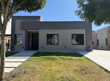 Casa · 148m² · 5 Ambientes · 2 Cocheras · Casa en Pilar