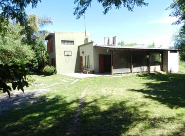 Casa de 4 ambientes, Lobos · Casa en Amplio Lote