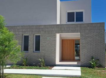 Casa · 267m² · 6 Ambientes · 1 Cochera · Casa Chalet en Venta en Laguna Grande, Villanueva, Tigre