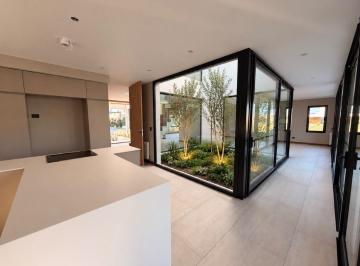 Terreno · 270m² · 5 Ambientes · 2 Cocheras · Terreno en Funes