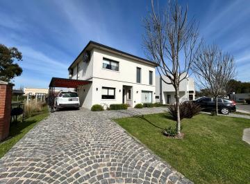 Casa · 185m² · 4 Ambientes · 2 Cocheras · Venta Casa - Pilar