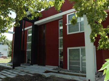 Casa · 424m² · 6 Ambientes · Casa en Venta - 4 Dorm. 3 Baños - La Plata