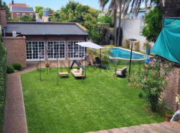 Casa · 251m² · 5 Ambientes · Casa de 3 Dorm. a La Venta en La Plata