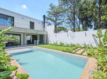 Casa · 244m² · 5 Ambientes · 4 Cocheras · Venta Casa 5 Ambientes en Lomas de Zamora