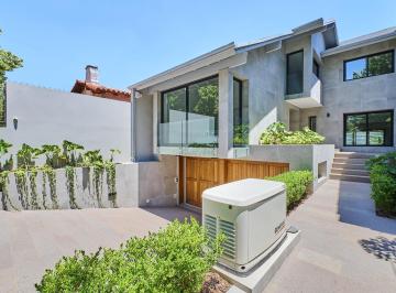 Casa · 244m² · 5 Ambientes · 4 Cocheras · Venta Casa 5 Ambientes en Lomas de Zamora