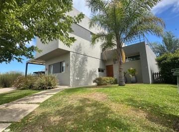 Casa de 5 ambientes, Escobar · Casa con 4 Dorm. de 205 m² en Venta en Puertos