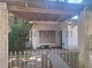 Casa · 100m² · 3 Ambientes · 2 Cocheras · Casa en Venta de Tres Ambientes y Oatio a Refaccionar
