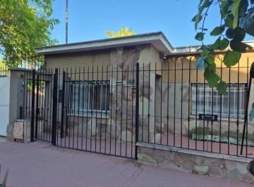 Casa · 300m² · 4 Ambientes · 1 Cochera · Venta Casa con Galpón en Maipu