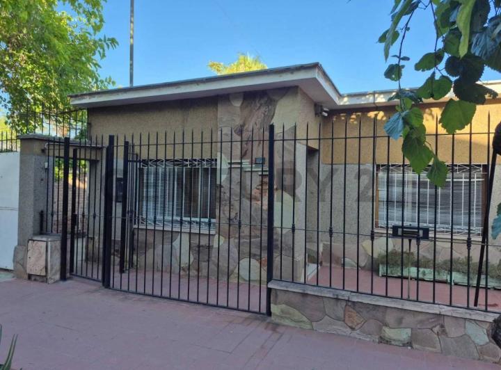 Bodega-Galpón · 300m² · 4 Ambientes · 1 Cochera