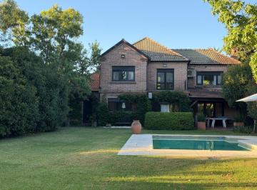Casa · 260m² · 3 Dormitorios · 4 Cocheras · Venta Casa 3 Dorm., con Parque. Fisherton, Rosario