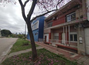 Casa · 129m² · 7 Ambientes · 4 Cocheras · Venta Casa 3 Dorm. con Cochera, Patio y Pileta - San Lorenzo - Santa Fe