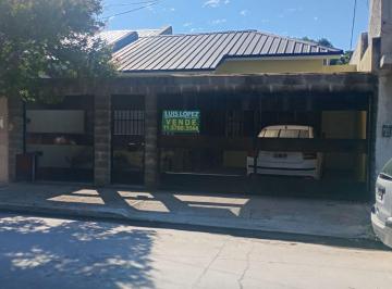 Casa de 3 ambientes, Hurlingham · Impecable Chalet 3 Amb Fondo Quincho Parrilla Cochera 2 Autos