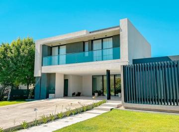 Casa · 310m² · 6 Ambientes · 4 Cocheras · Casa 3 Dorm. Nivel Gerencial B° Privado Sauces del Limay