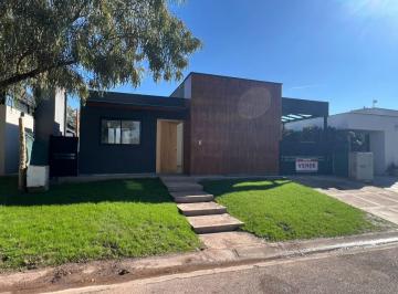 Casa · 90m² · 6 Ambientes · 2 Cocheras · Lar de Drummond Manzana F 9