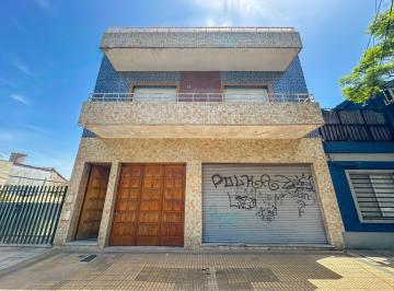 Casa · 196m² · 4 Ambientes · 1 Cochera · Casa en Venta en Remedios de Escalada Lanus