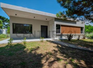 Casa · 210m² · 4 Ambientes · Casa en Venta Punta Médanos con 4 Dorm. en Lote de 1000 m² | Galería y Parrilla