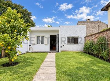 Casa · 120m² · 5 Ambientes · Venta de Casa 5 Ambientes con Parque Apta Crédito, Caisamar, Mar del Plata.