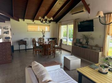 Casa · 150m² · 6 Ambientes · 4 Cocheras · Venta de Casa de 3 Dorm con Cochera, Parque y Pileta en Gorina