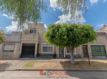 Casa · 155m² · 4 Ambientes · 2 Cocheras · Venta Casa 4 Ambientes con Cochera y Jardin con Pileta en Villa Bosch