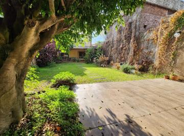Casa · 160m² · 5 Ambientes · 1 Cochera · Casa en Alberdi Dos Dorm. Más Comodín