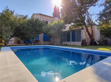 Casa · 207m² · 7 Ambientes · 2 Cocheras · Venta/permuta - Casa 3 Dorm. con Piscina y Jardín. Funes