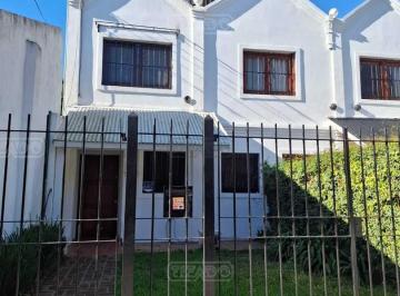 Casa · 200m² · 7 Ambientes · 1 Cochera · Casa Chalet en Venta en Boulogne, San Isidro, G. B. a. Zona Norte