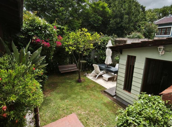 Casa · 237m² · 5 Ambientes · 2 Cocheras