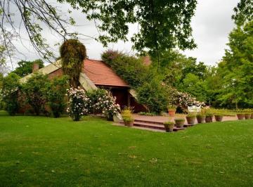 Quinta vacacional · 420m² · 4 Ambientes · 4 Cocheras · Quinta - L. Nogales