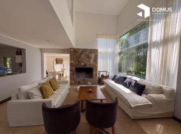 Casa · 350m² · 4 Dormitorios · 2 Cocheras - Domus Bienes Raices · Venta Casa Santa Maria de La Aguada