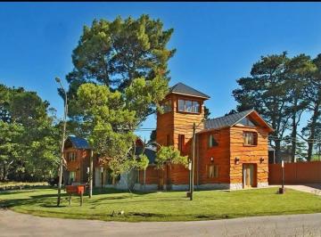 Casa · 333m² · 7 Ambientes · Casa en Venta - 6 Dorm. 4 Baños - Mar del Plata