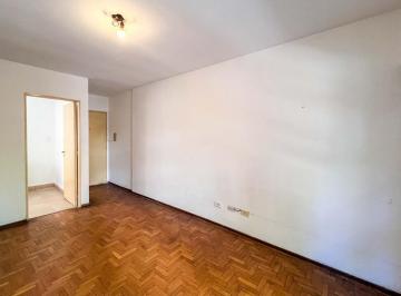 Imagen 1 - Departamento de 1 dormitorio con balcón en barrio Pichincha. Ubicado en primer piso por escalera. - · Departamento de 1 Dormitorio con Balcón en Barrio Pichincha Ubicado en Primer Piso por Escalera.