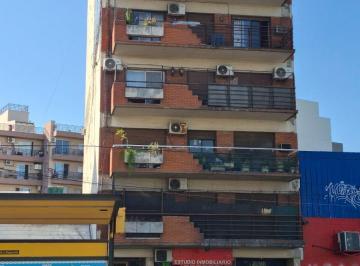 Departamento de 4 ambientes, Floresta · Departamento 4 Ambientes Cfte con Balcon, Toilette y Cochera Acepta Permuta de Prop en Caba y Costa