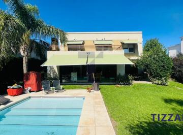 Casa · 280m² · 5 Ambientes · 6 Cocheras · Casa en Venta en Fincas de Iraola II Amoblada