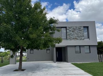 Casa · 227m² · 4 Dormitorios · 2 Cocheras · Casa en San Matías