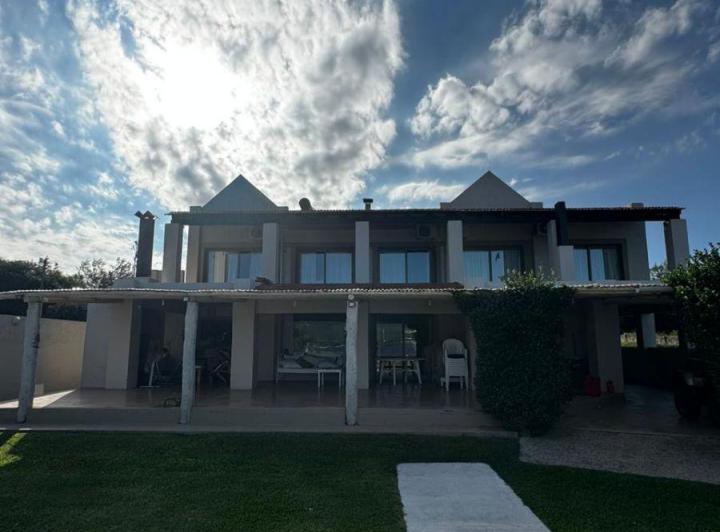 Casa · 550m² · 9 Ambientes · 1 Cochera