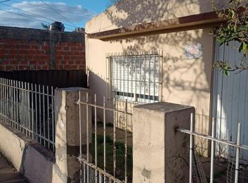 Casa · 50m² · 3 Ambientes · 1 Cochera · Casa en Venta Ubicado en Berazategui Oeste, Berazategui, G. B. a. Zona Sur