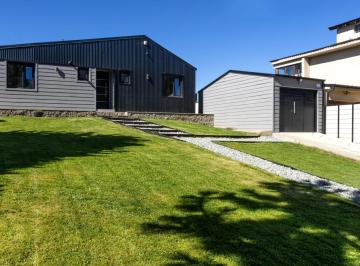 Casa · 95m² · 4 Ambientes · 2 Cocheras · Casa en Alquiler Temporario Mensual - Barrio Altos de Pinar del Sol, Bariloche
