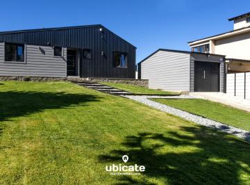 Casa · 95m² · 4 Ambientes · 2 Cocheras · Casa en Alquiler Temporario Mensual - Barrio Altos de Pinar del Sol, Bariloche